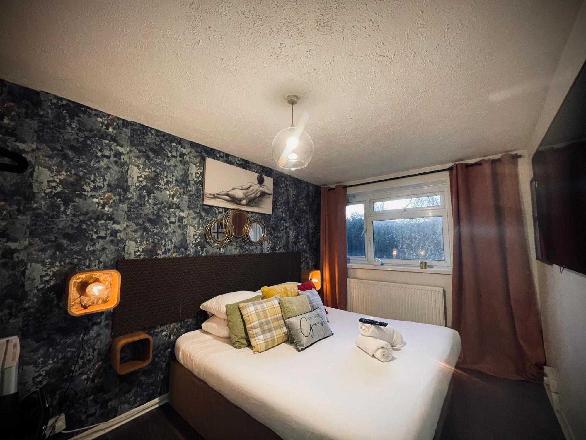 R1 Superking Sized Bed & 65" Tv On The Wall In Clapham Apartamento Londres Exterior foto