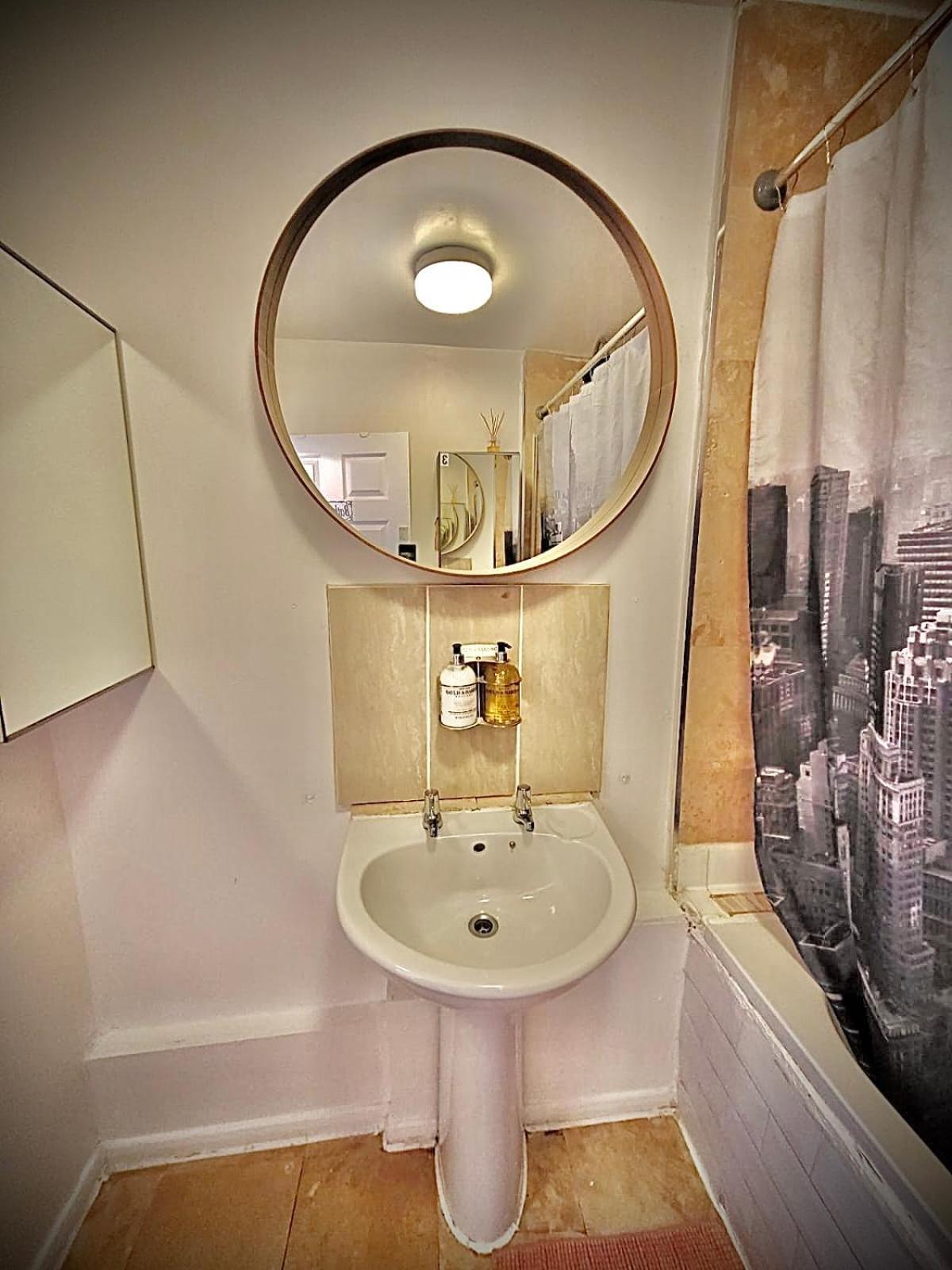 R1 Superking Sized Bed & 65" Tv On The Wall In Clapham Apartamento Londres Exterior foto