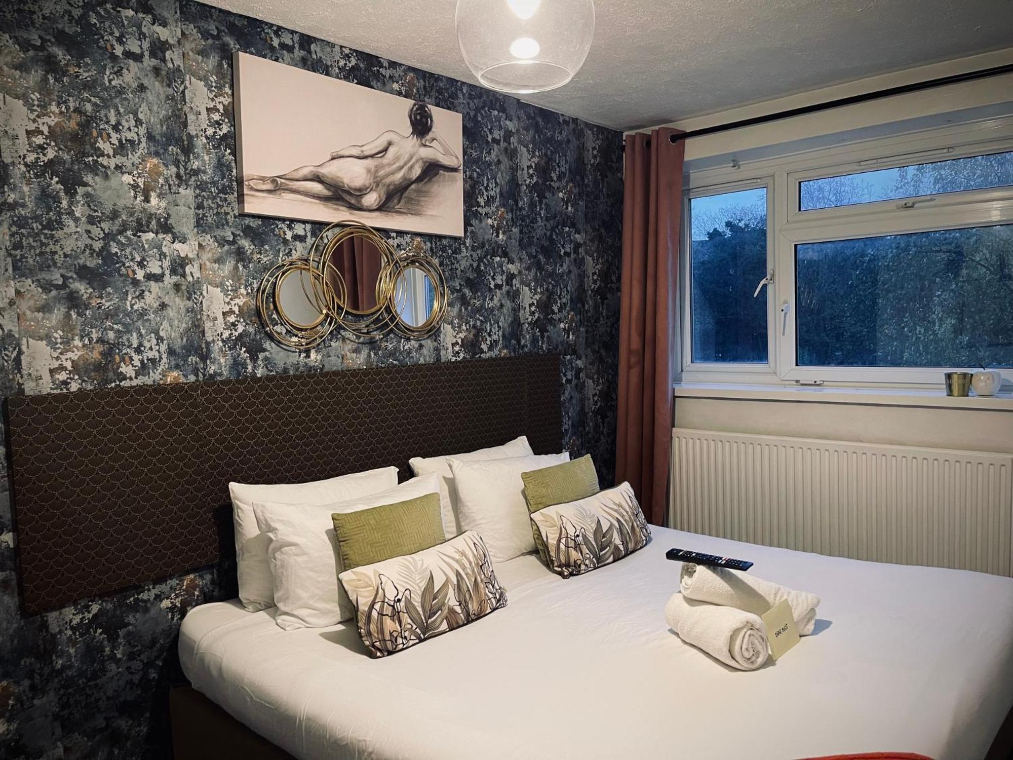 R1 Superking Sized Bed & 65" Tv On The Wall In Clapham Apartamento Londres Exterior foto