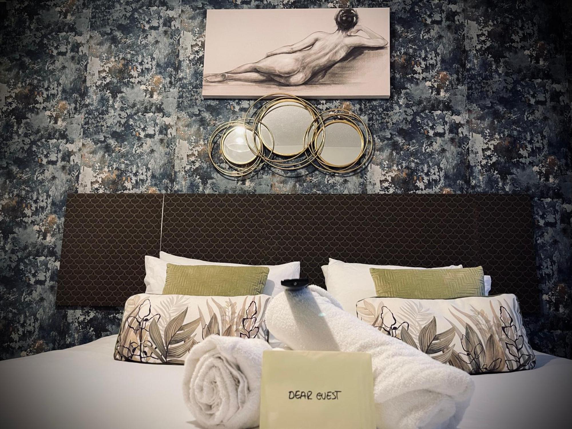 R1 Superking Sized Bed & 65" Tv On The Wall In Clapham Apartamento Londres Exterior foto