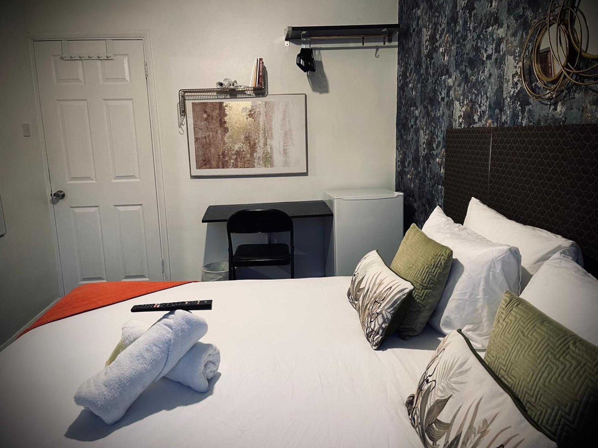 R1 Superking Sized Bed & 65" Tv On The Wall In Clapham Apartamento Londres Exterior foto