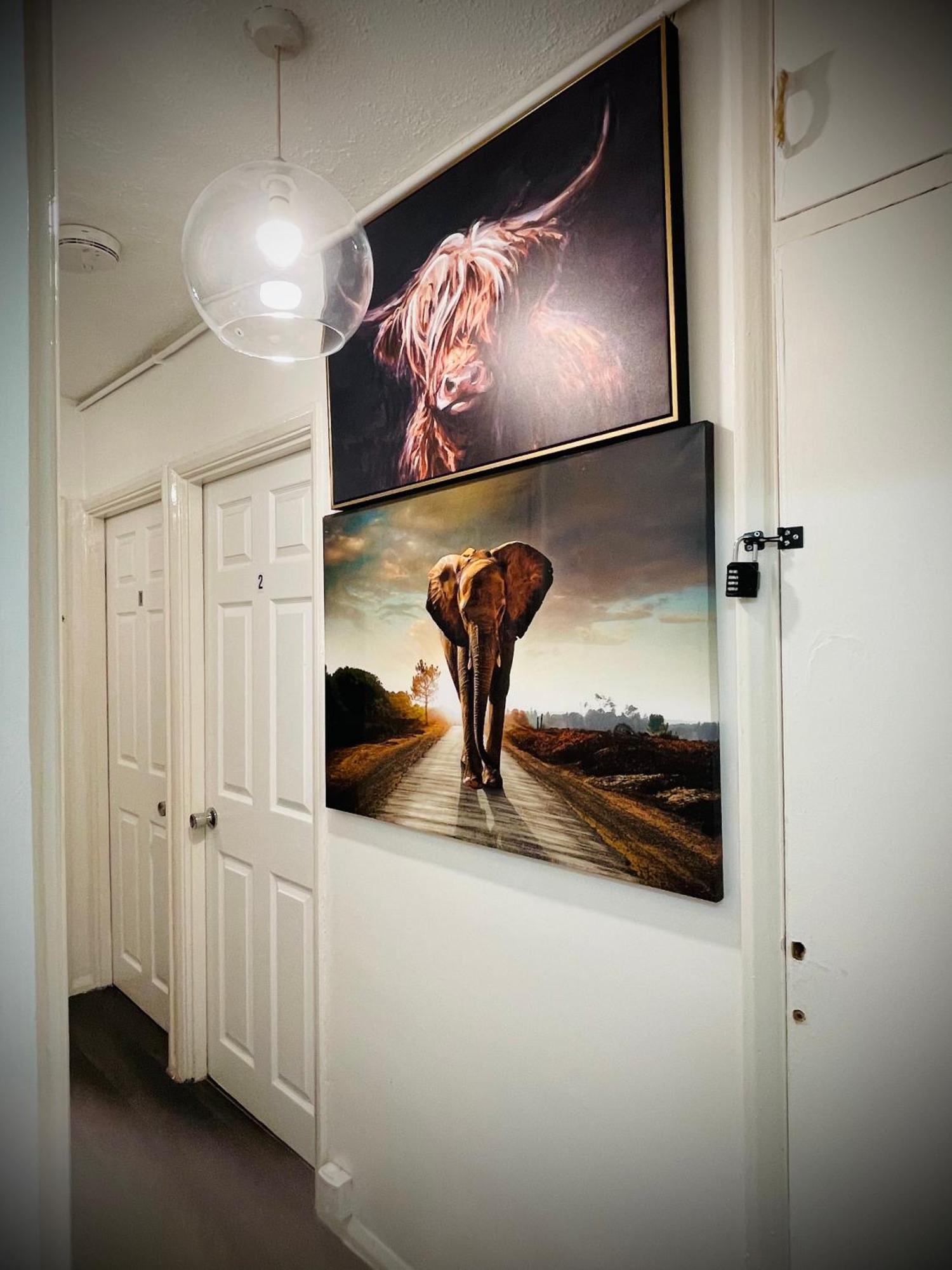 R1 Superking Sized Bed & 65" Tv On The Wall In Clapham Apartamento Londres Exterior foto