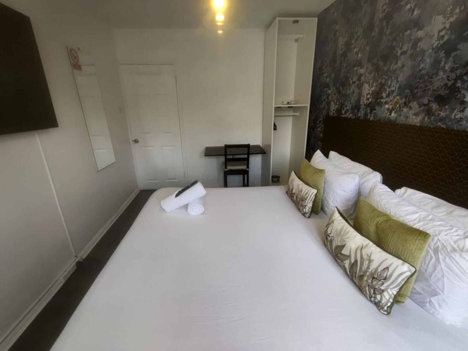 R1 Superking Sized Bed & 65" Tv On The Wall In Clapham Apartamento Londres Exterior foto
